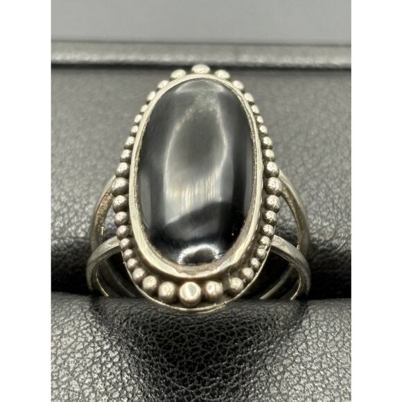 New Condition Sterling Silver Onyx Oblong Ring Size 7 - Picture 1 of 9